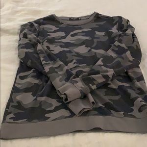 Max jeans camo sweatshirt medium